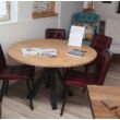 Kép 5/12 - Kerek tölgyfa étkezőasztal 4 darab Lidia bőrszékkel - lavintagehome.hu