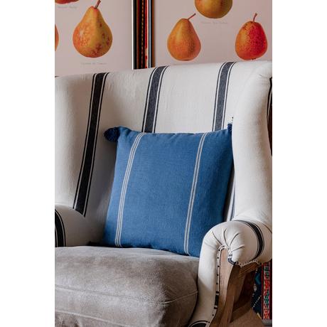 Katalin design díszpárna csíkos, bojttal - lavintagehome.hu