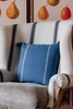Katalin design díszpárna csíkos, bojttal - lavintagehome.hu